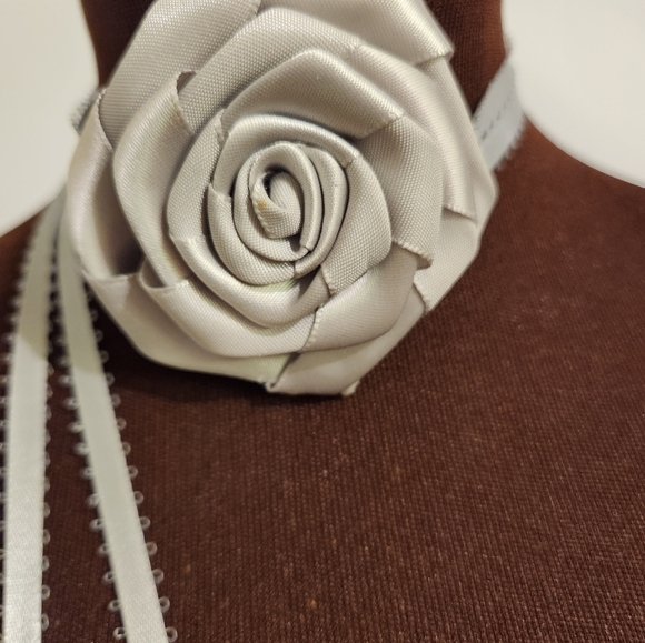 Hand Crafted Floral Choker Necklace Grey Wrap Choker Necklace Ribbon Tie - Picture 2 of 7